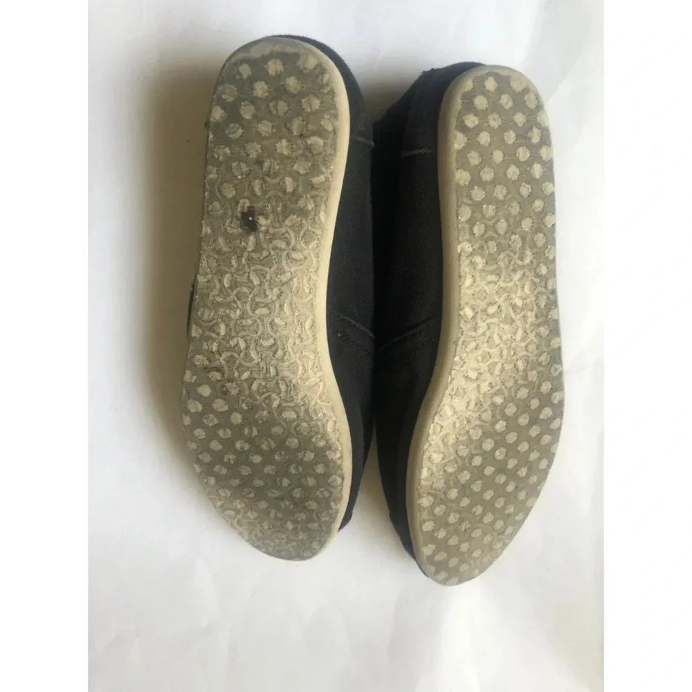 TOMS women’s black canvas flats size W5.5